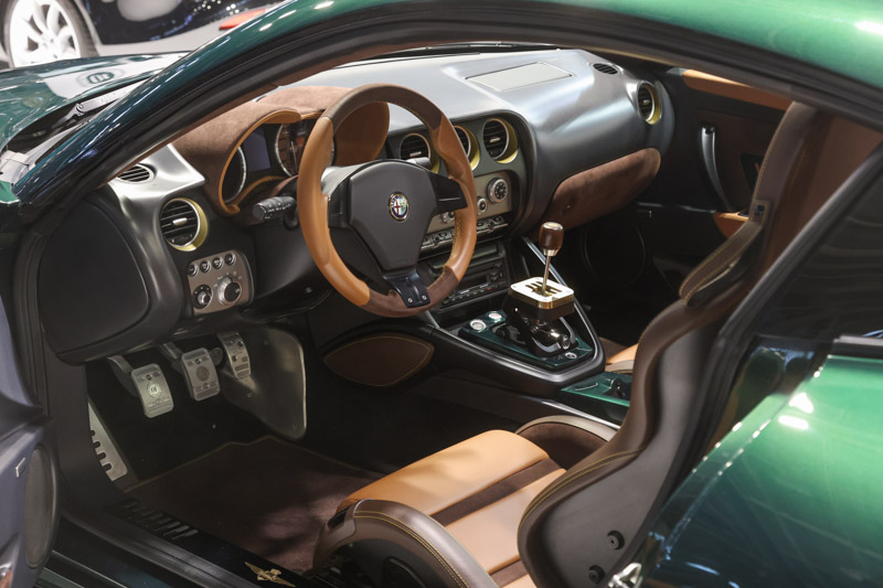 Handschaltung im von Touring umkarossierten Alfa Romeo 8C - Ultimate Supercar Garage anlässlich der Rétromobile Paris 2026 (© Bruno von Rotz)